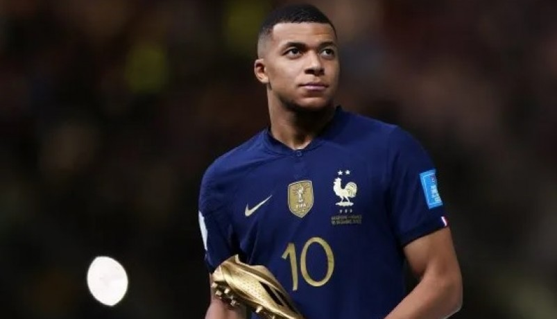 ALLIN88 World Cup 2022: 8 goals to win the Golden Boot, Mbappe face expressionless to receive the award